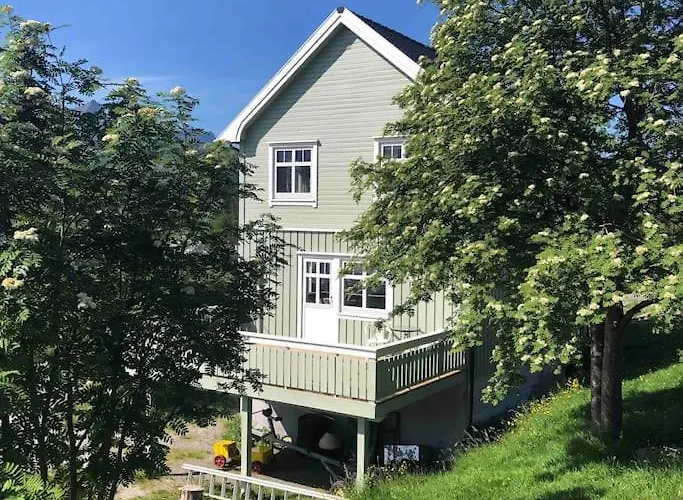 Feriehus Mørkveden Feriehus, Lofoten Ramberg