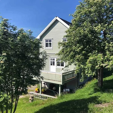 Feriehus Mørkveden Feriehus, Lofoten Ramberg